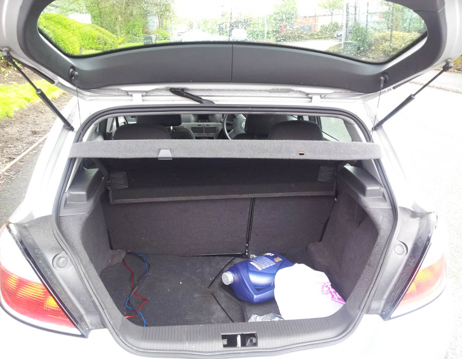 Vauxhall Astra Life tailgate-hinges